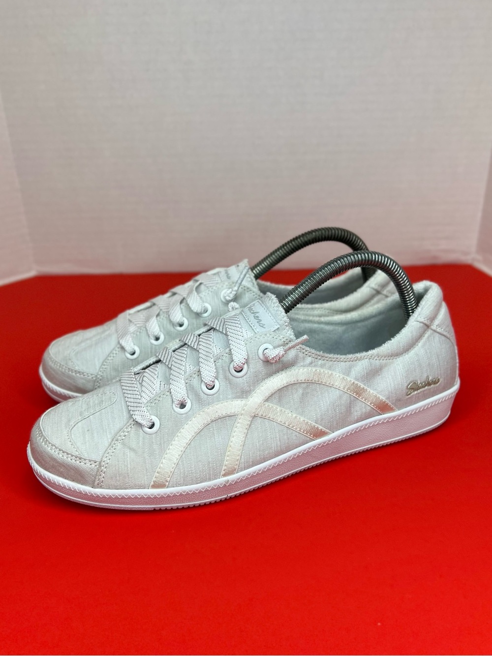 SKECHERS Madison Ave Take A Walk Womens 8.5 White New Without Box Tried on only.